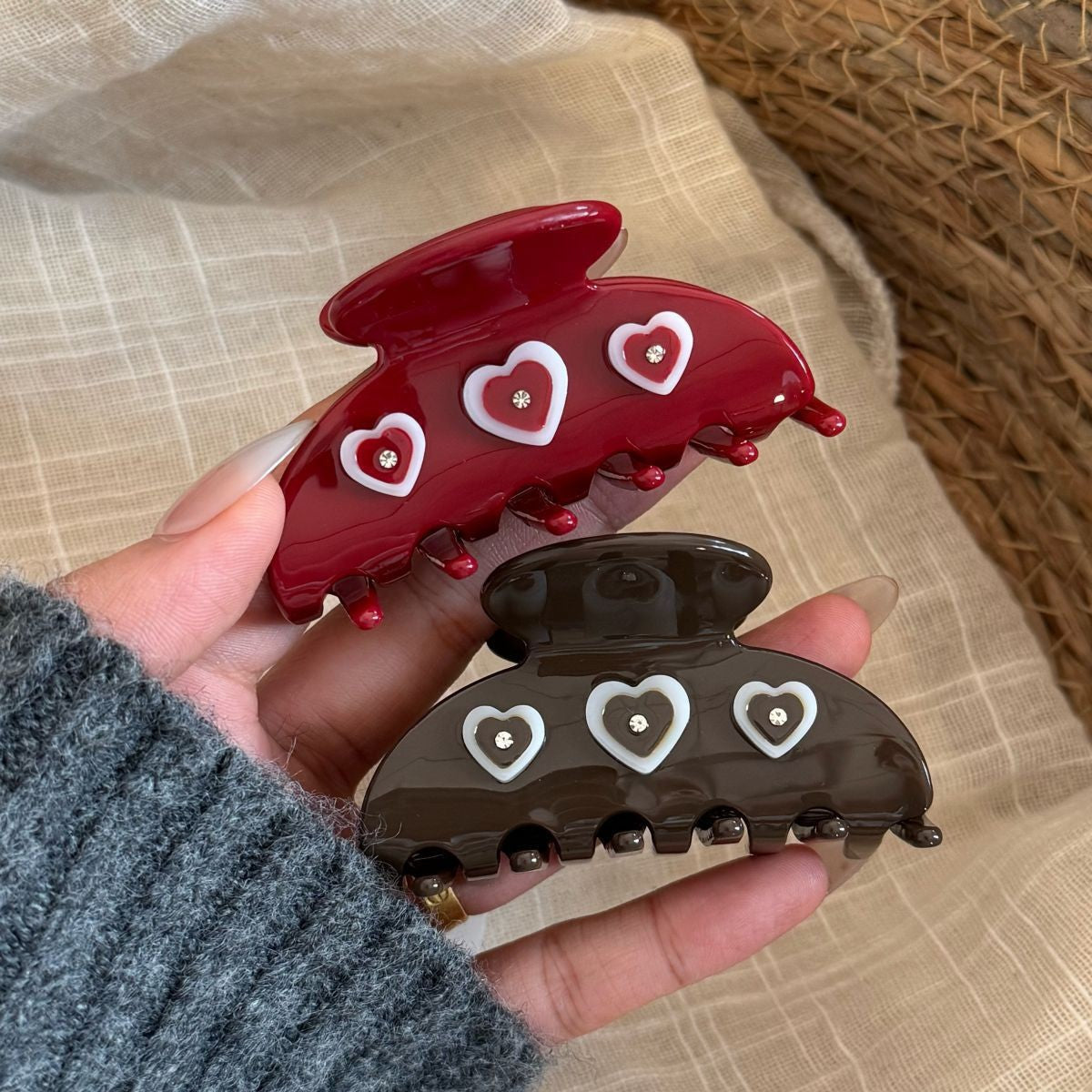 【MOQ 12 PCS】3D Rhinestone Heart Acetate Hair Claw – Color-Block Shark Clip
