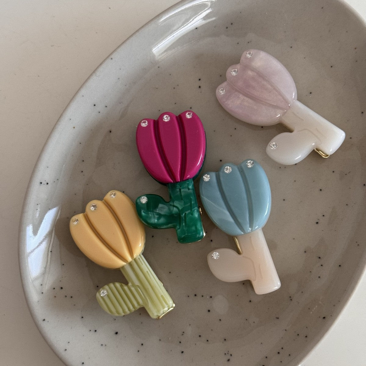 【MOQ 12 PCS】3D Rhinestone Tulip Acetate Hair Clip Spring Side Bang Clip