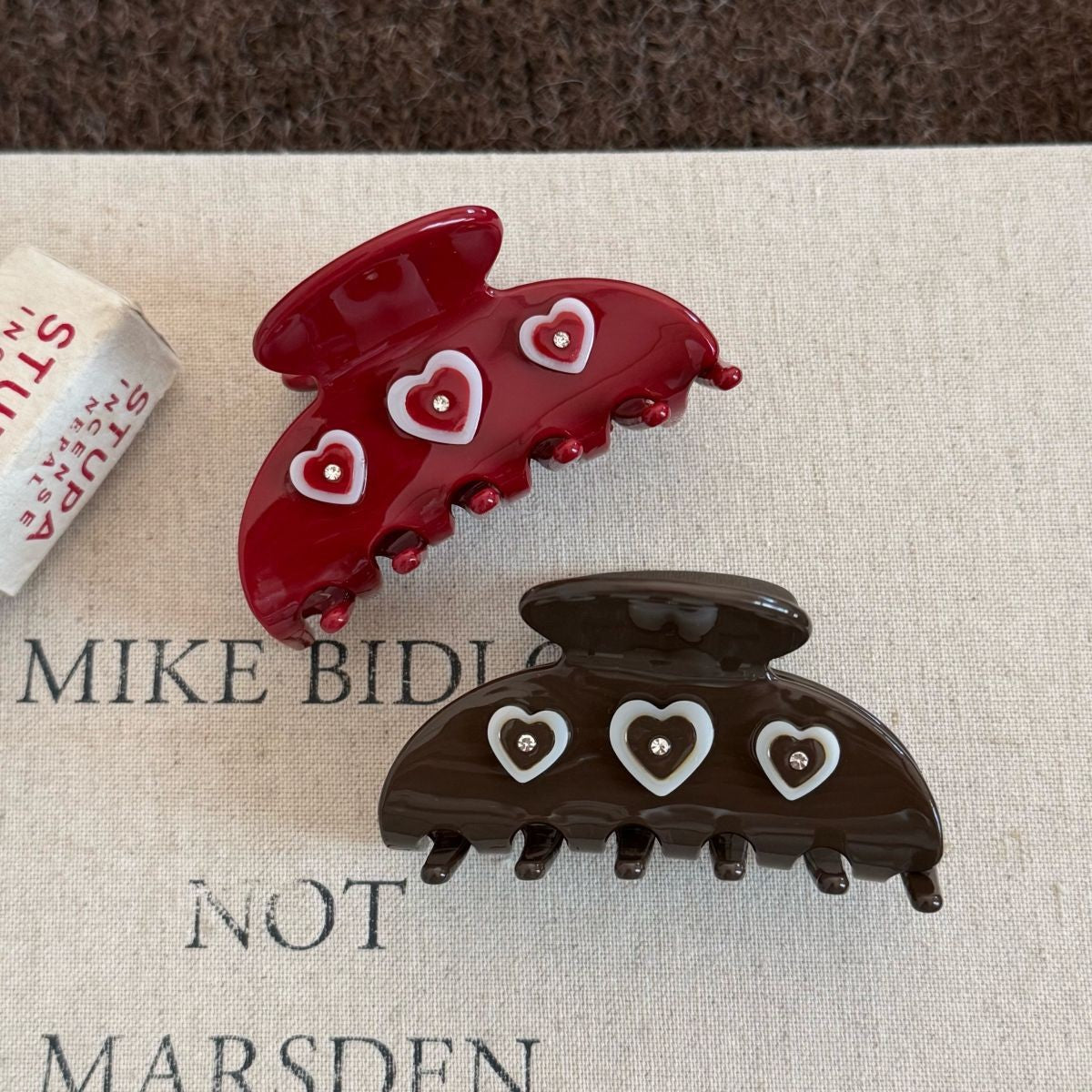 【MOQ 12 PCS】3D Rhinestone Heart Acetate Hair Claw – Color-Block Shark Clip