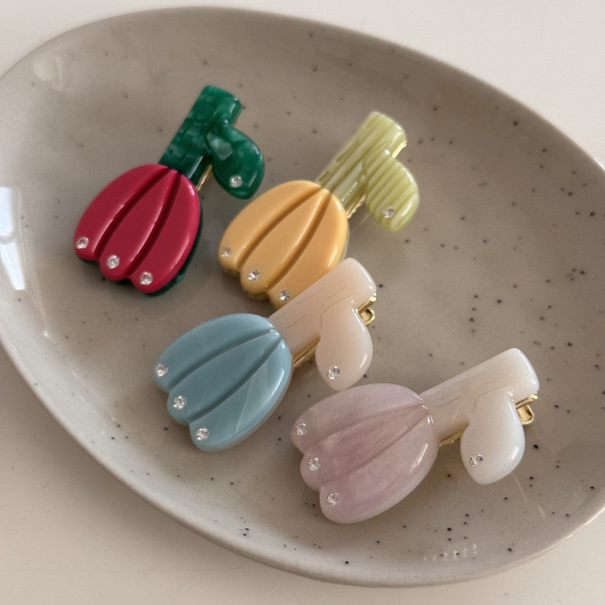 【MOQ 12 PCS】3D Rhinestone Tulip Acetate Hair Clip Spring Side Bang Clip
