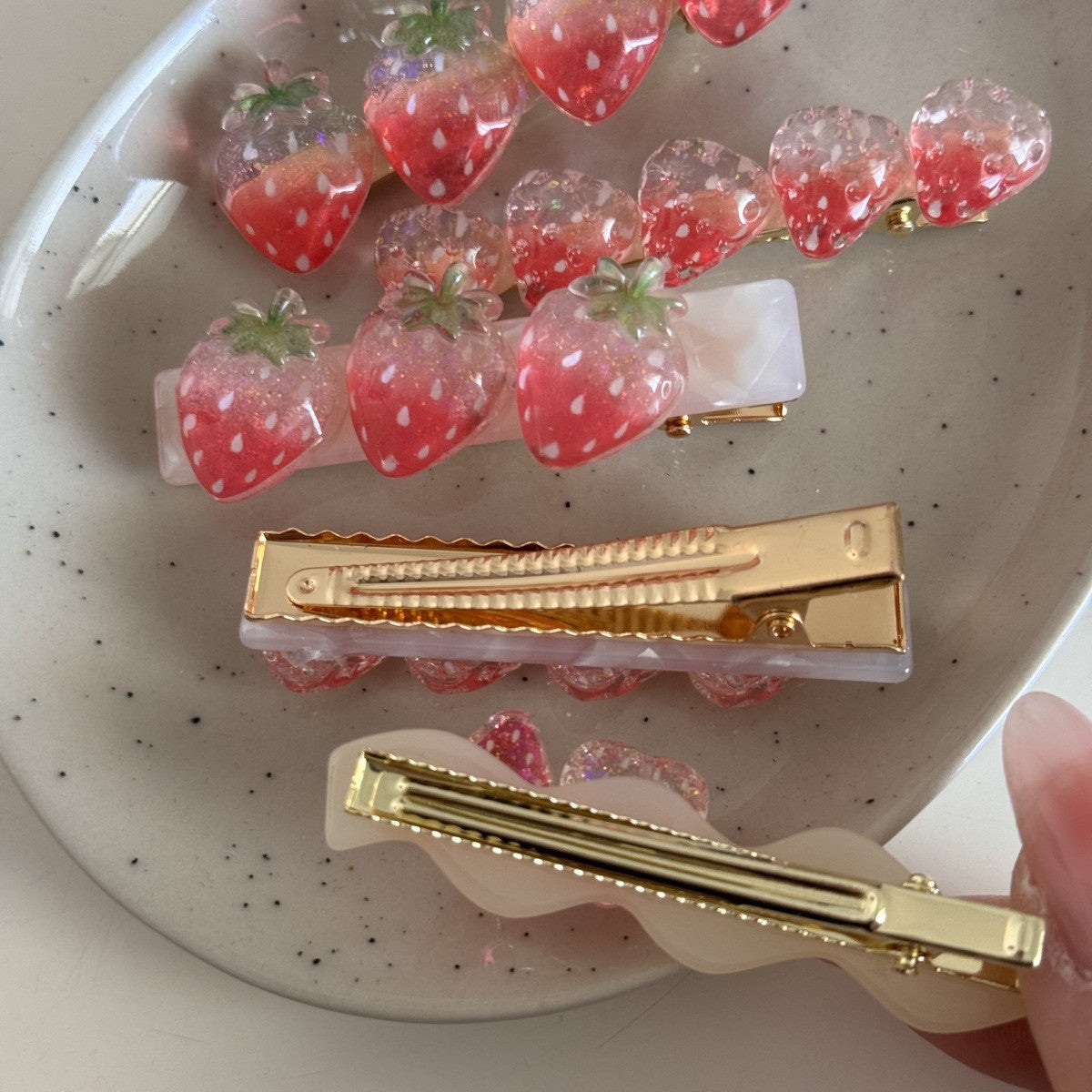 【MOQ 12 PCS】Cute Strawberry Hair Clip Sweet Side Bangs Broken Hair Barrette