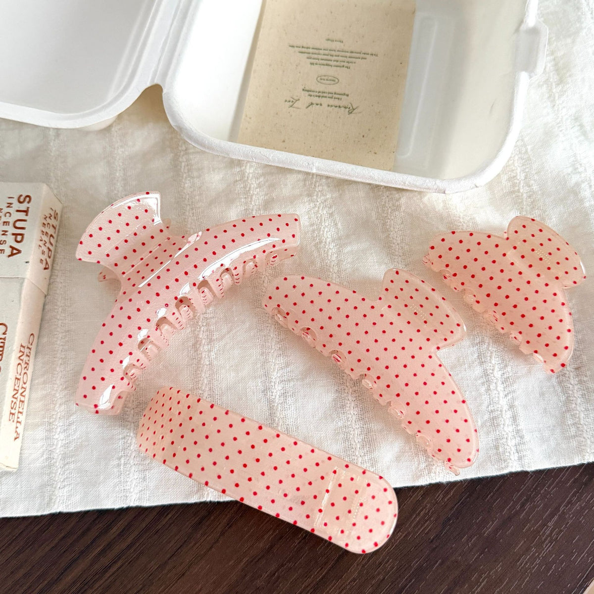 【MOQ 12 PCS】Korean Pink Polka Dot Acetate Hair Claw – Sweet Shark Clip