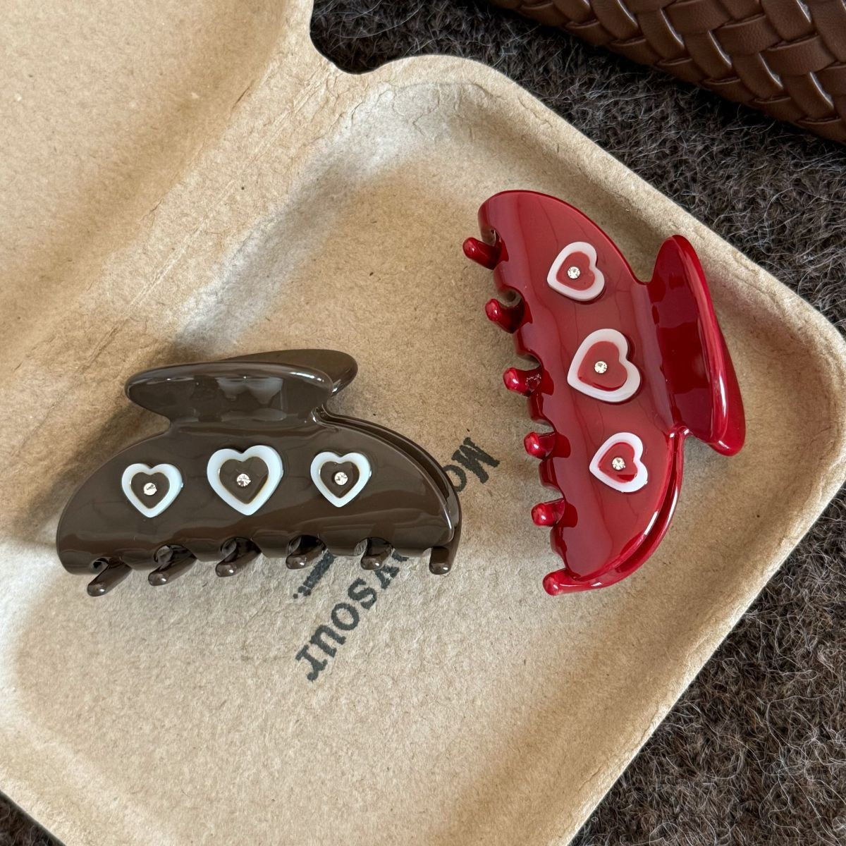 【MOQ 12 PCS】3D Rhinestone Heart Acetate Hair Claw – Color-Block Shark Clip