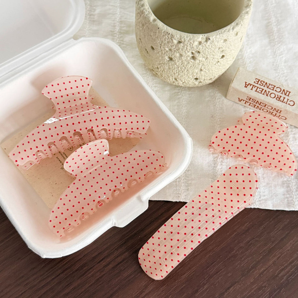 【MOQ 12 PCS】Korean Pink Polka Dot Acetate Hair Claw – Sweet Shark Clip