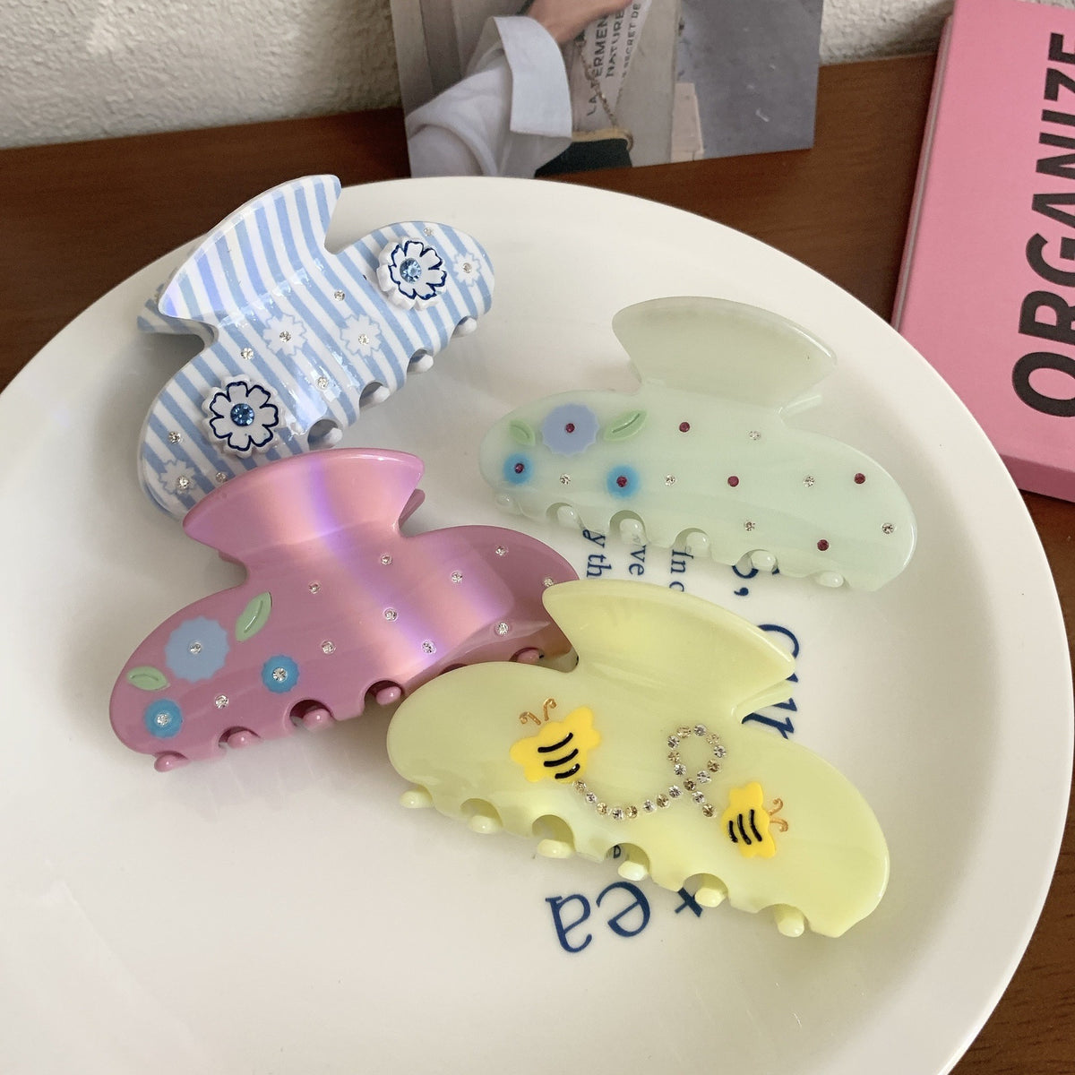 【MOQ 12 PCS】Acetate Floral Bee Rhinestone Hair Claw, Pink Striped Shark Clip