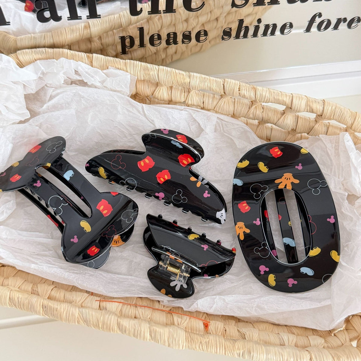 【MOQ 12 PCS】Cute Hand Print Black Acrylic Hair Claw – Back Updo Clip
