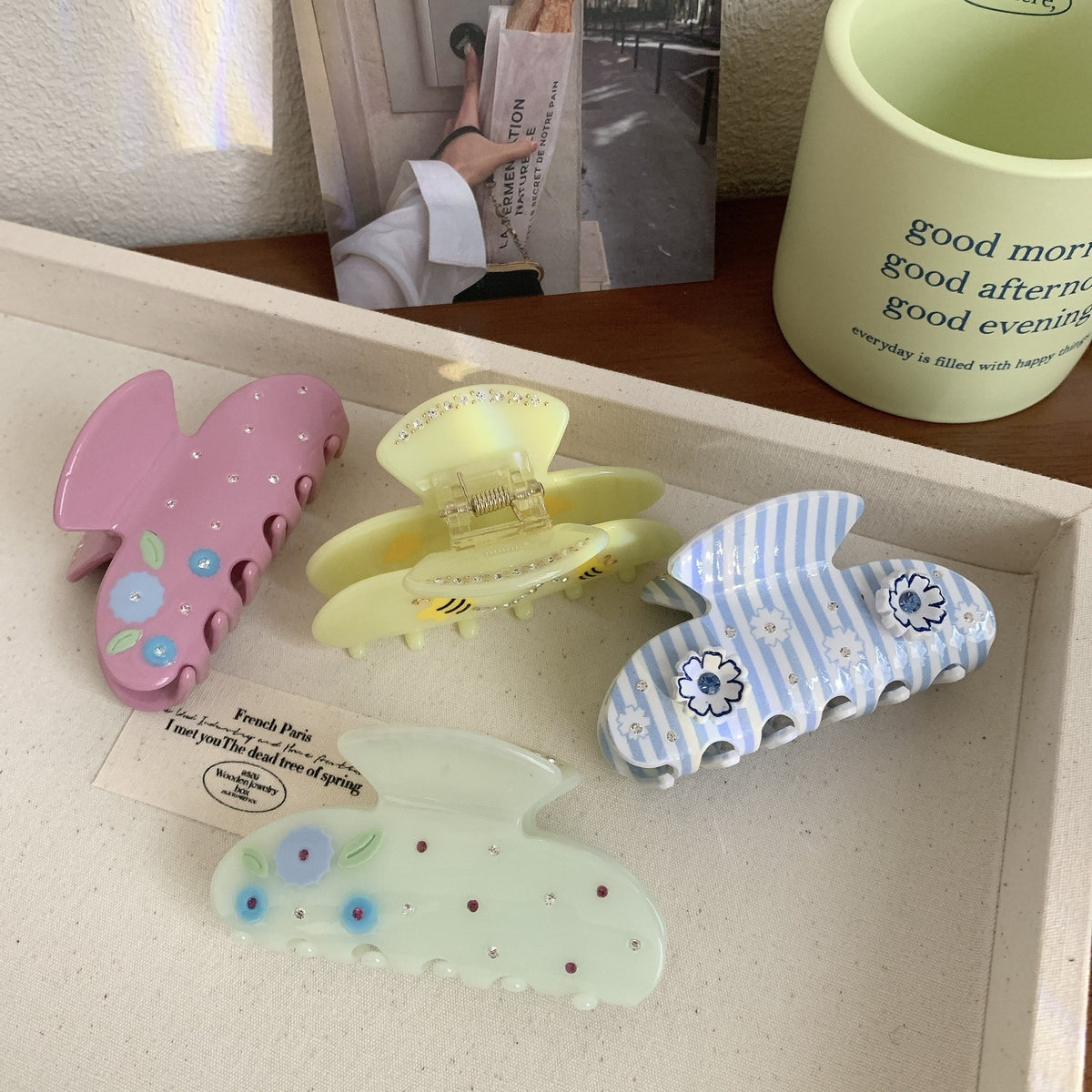 【MOQ 12 PCS】Acetate Floral Bee Rhinestone Hair Claw, Pink Striped Shark Clip