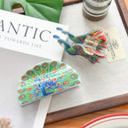 【MOQ 12 PCS】3D Peacock Fan Hair Claw – Ethnic Print Shark Clip