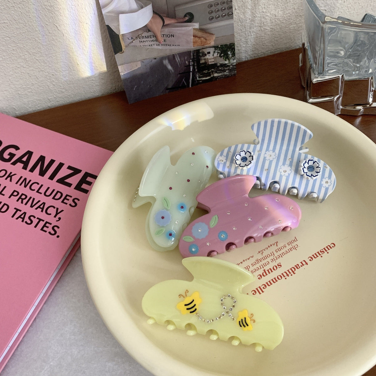 【MOQ 12 PCS】Acetate Floral Bee Rhinestone Hair Claw, Pink Striped Shark Clip