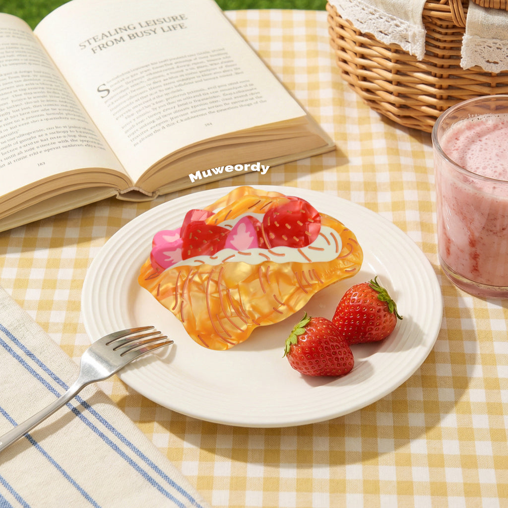 【MOQ 12 PCS】Creative Strawberry Croissant Acetate Shark Claw