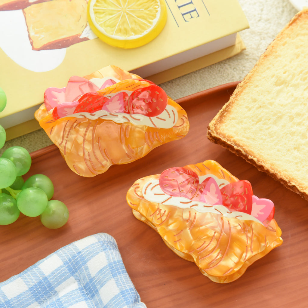 【MOQ 12 PCS】Creative Strawberry Croissant Acetate Shark Claw