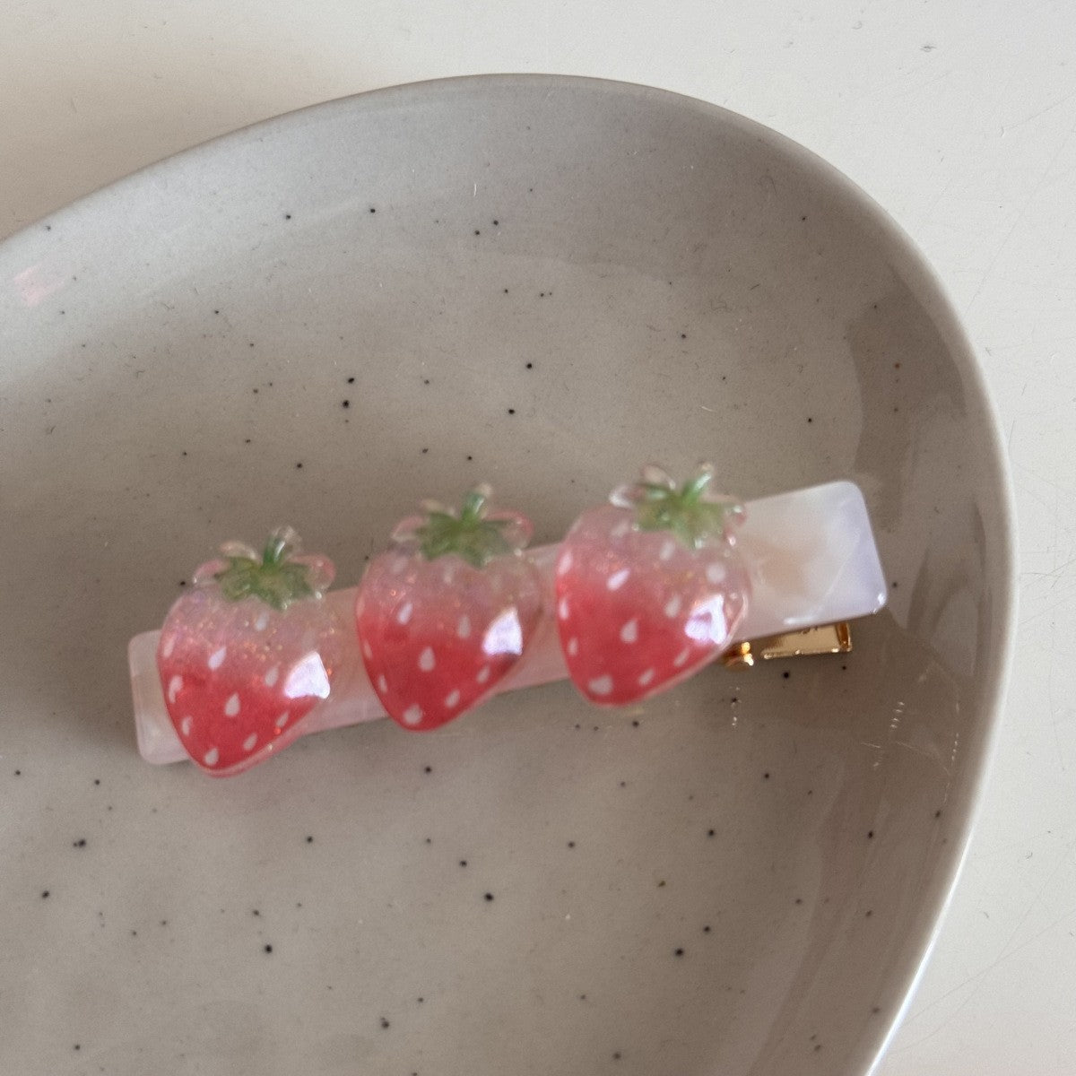 【MOQ 12 PCS】Cute Strawberry Hair Clip Sweet Side Bangs Broken Hair Barrette