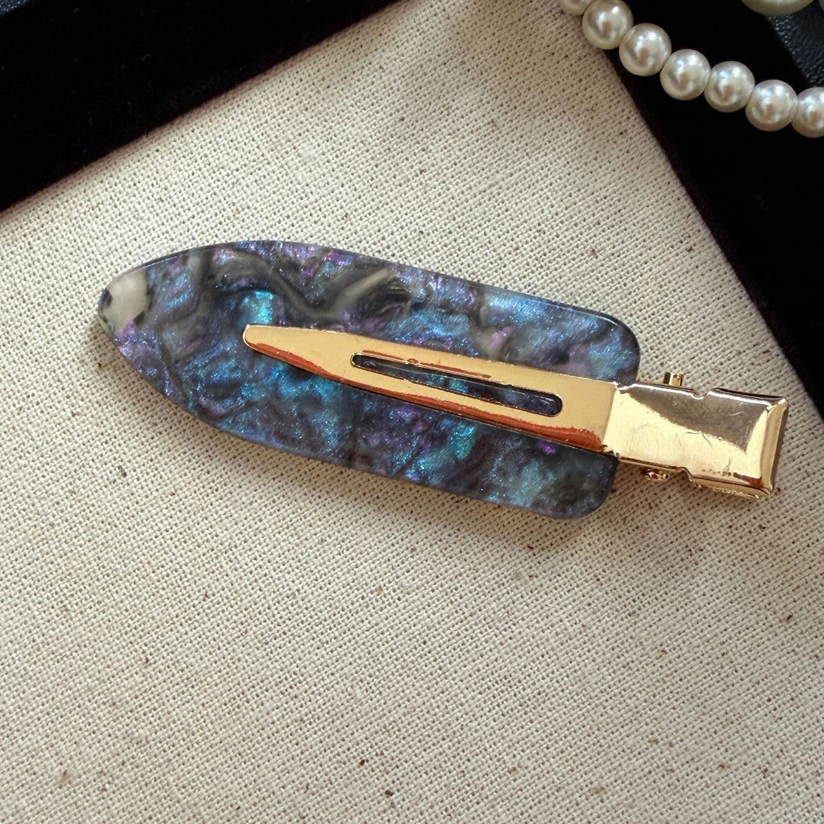 【MOQ 12 PCS】Iridescent Pearl Acetate Hair Clip – Seamless Side Clip